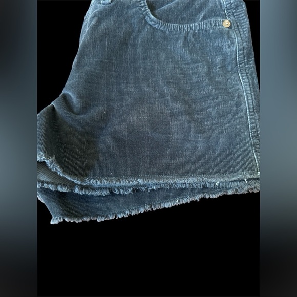 GAP Women's Corduroy Shorts - Picture 5 of 8
